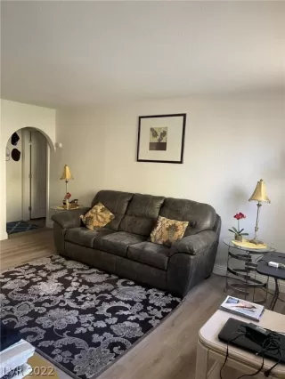 Photo #4: 2387833 Listing