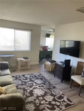 Photo #5: 2387833 Listing