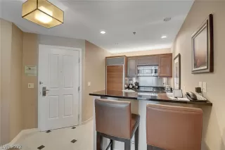 Photo #5: 2387843 Listing