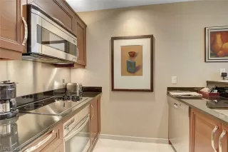 Photo #6: 2387843 Listing