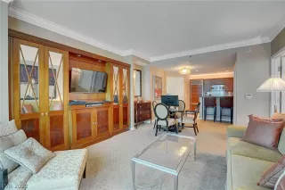 Photo #3: 2387844 Listing