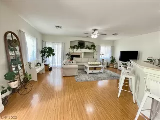 Photo #3: 2387863 Listing 