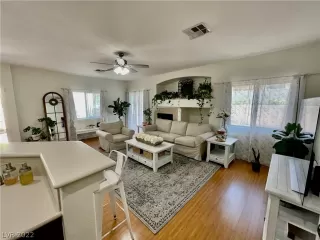 Photo #4: 2387863 Listing 