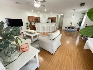 Photo #5: 2387863 Listing 