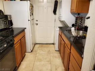 Photo #5: 2387869 Listing 