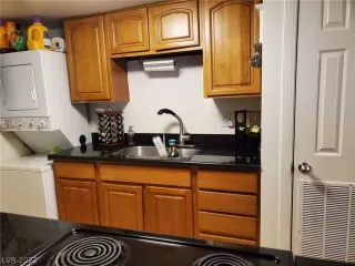 Photo #6: 2387869 Listing 