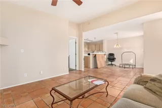 Photo #3: 2387883 Listing