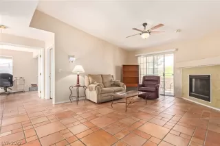 Photo #4: 2387883 Listing