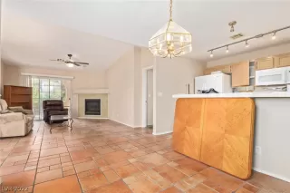 Photo #6: 2387883 Listing