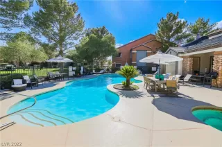 Photo #3: 2387886 Listing