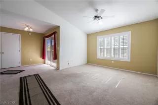 Photo #4: 2387886 Listing