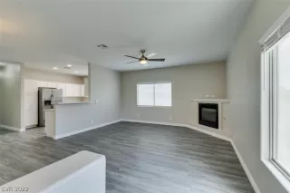 Photo #4: 2387892 Listing