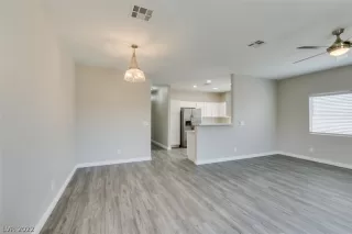 Photo #5: 2387892 Listing