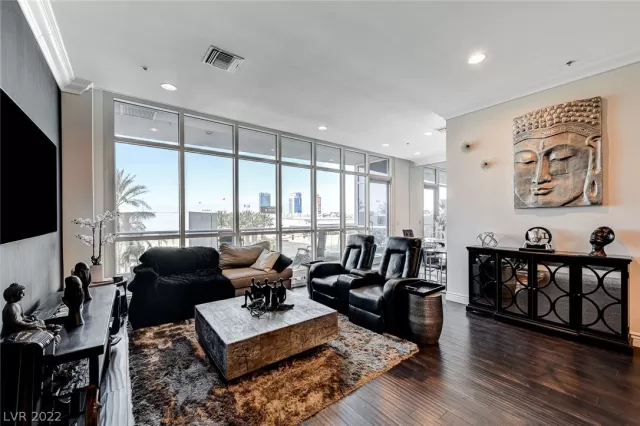 MLS: 2387894 Condo For Sale