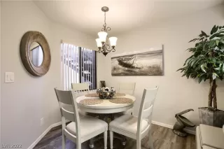 Photo #4: 2387896 Listing