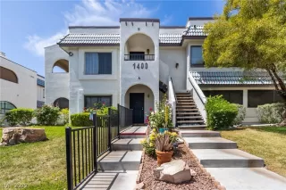 Photo #2: 2387909 Listing