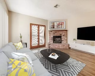 Photo #3: 2387909 Listing