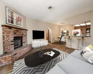 Photo #4: 2387909 Listing