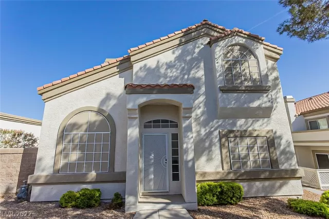 MLS: 2387913 Condo For Sale