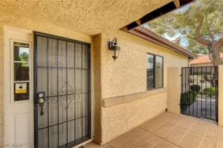 Photo #3: 2387937 Listing