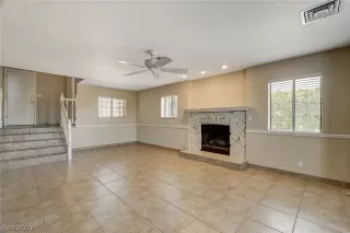 Photo #6: 2387937 Listing