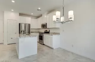 Photo #5: 2387975 Listing 