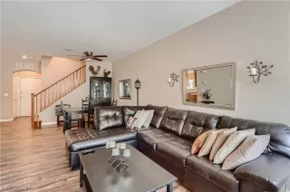 Photo #3: 2387989 Listing