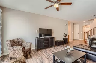 Photo #4: 2387989 Listing