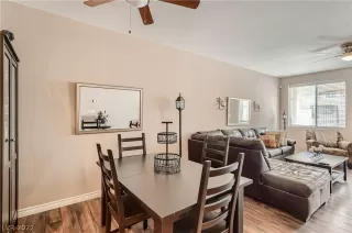 Photo #5: 2387989 Listing