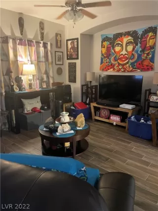 Photo #3: 2388015 Listing