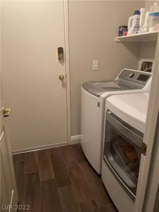 Photo #4: 2388015 Listing