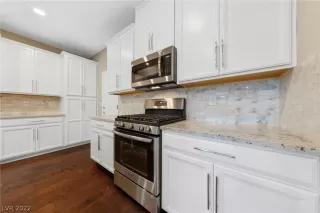 Photo #5: 2388025 Listing 