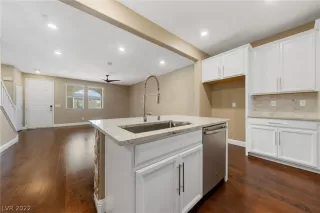 Photo #6: 2388025 Listing 