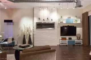 Photo #4: 2388030 Listing 