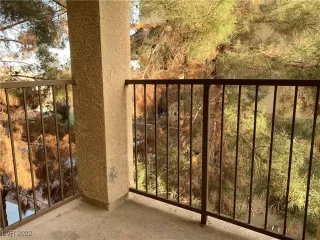 Photo #3: 2388077 Listing 