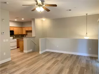 Photo #4: 2388077 Listing 