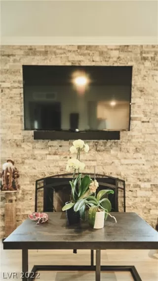 Photo #4: 2388100 Listing