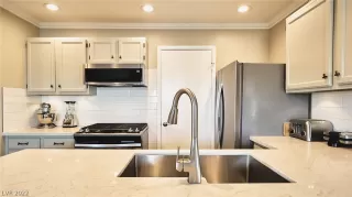 Photo #6: 2388100 Listing