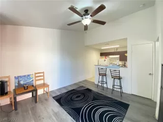 Photo #4: 2388116 Listing 