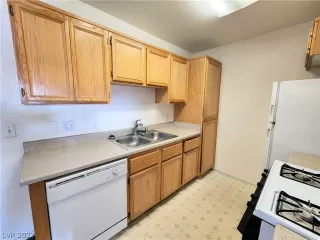 Photo #2: 2388127 Listing