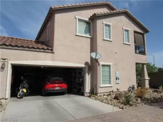 Photo #4: 2388128 Listing