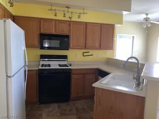 Photo #3: 2388141 Listing