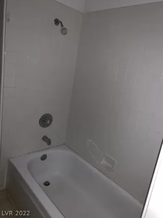 Photo #5: 2388141 Listing