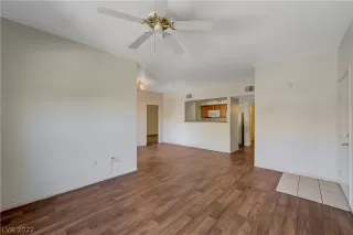 Photo #3: 2388144 Listing