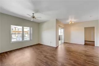 Photo #4: 2388144 Listing