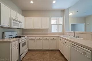 Photo #3: 2388152 Listing 