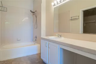 Photo #5: 2388152 Listing 