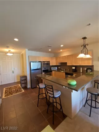 Photo #1: 2388171 Listing 