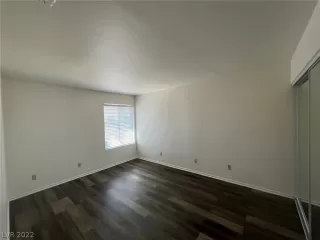 Photo #5: 2388181 Listing 