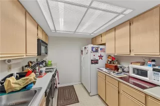 Photo #2: 2388185 Listing